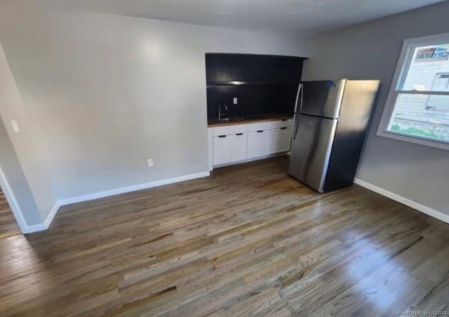 Building Photo - 1610 Iranistan Ave Rental