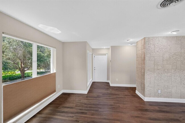 Photo - 539 Menendez Ave Unit 539