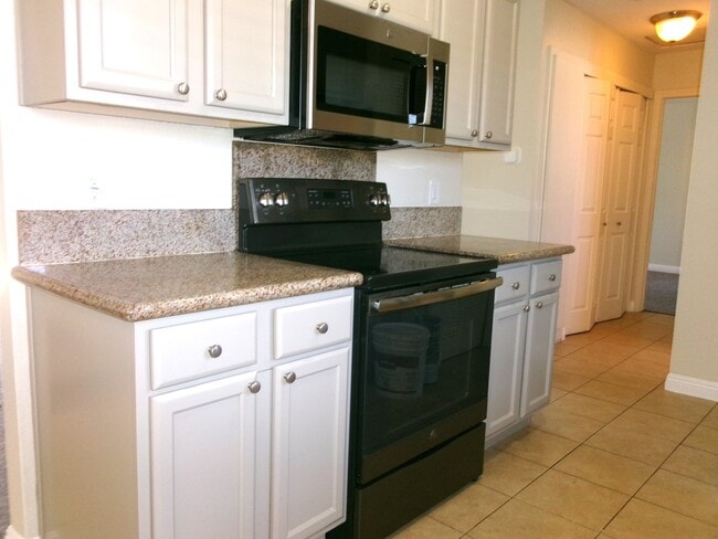 Building Photo - 1490 Naranca Ave Unit 5