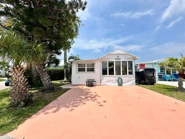 952 Nettles Blvd Unit SI ID1541576P