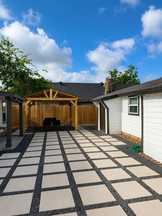 Building Photo - 3614 Billingsley St