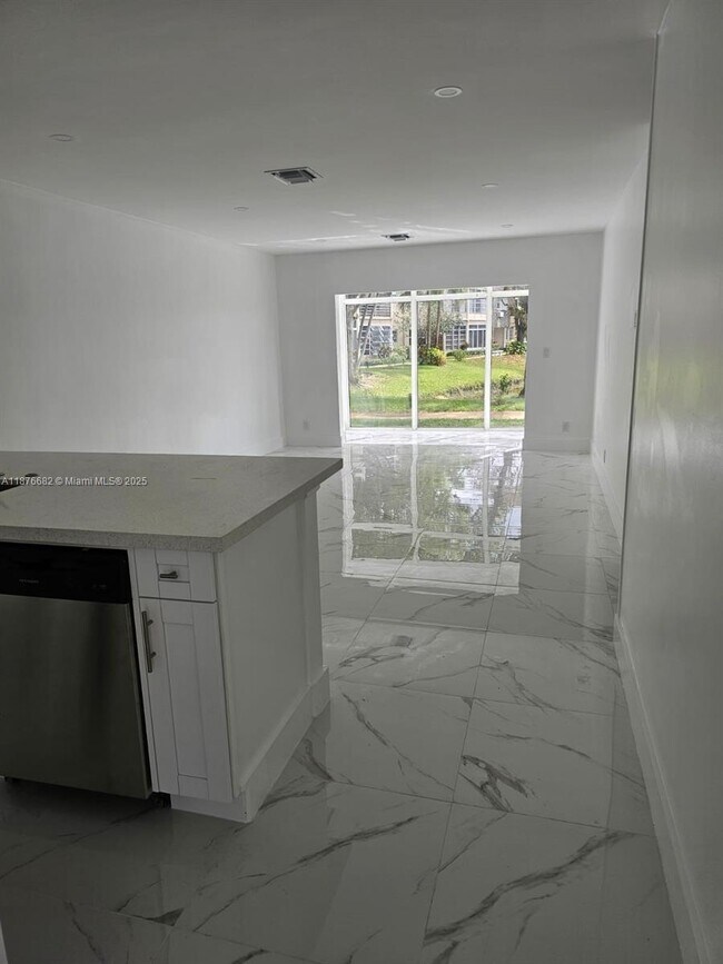 Photo - 3430 NW 52nd Ave Unit 104