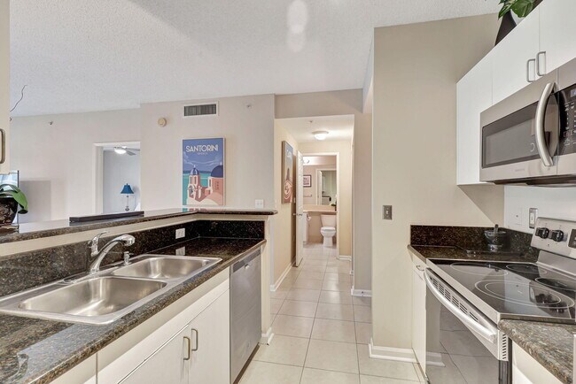 Photo - 630 S Sapodilla Ave Unidad 203