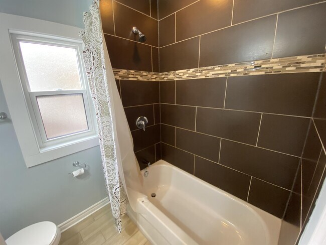 Photo - 254 Holton Ave S