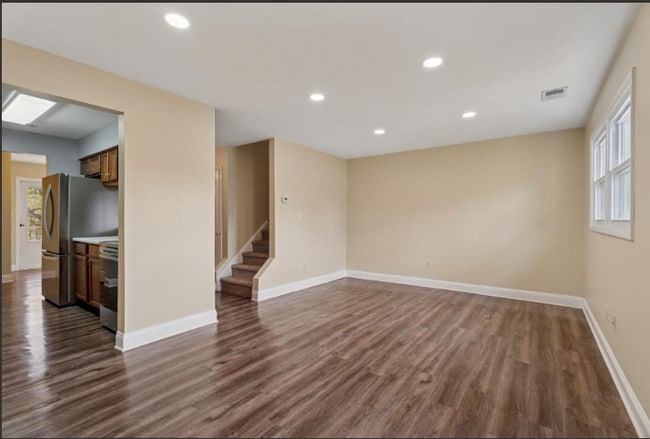 Photo - 422 Heckle St