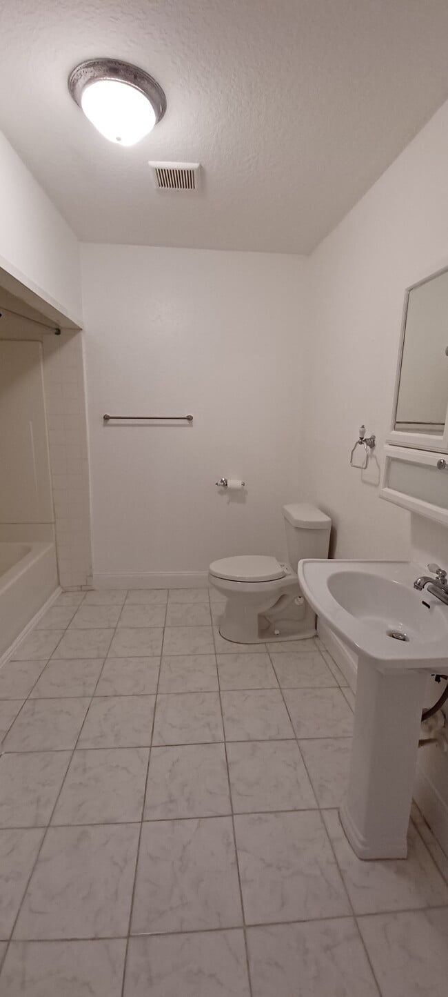 Photo - 10635 Mc Laurin Rd E