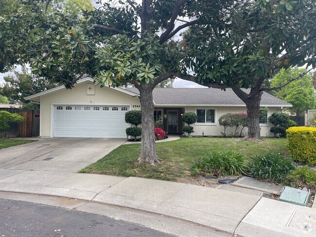 Building Photo - Remodeled 3br with Pool Rental