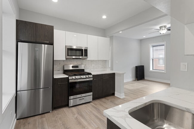 Photo - 7425 N Clark St Unit 3