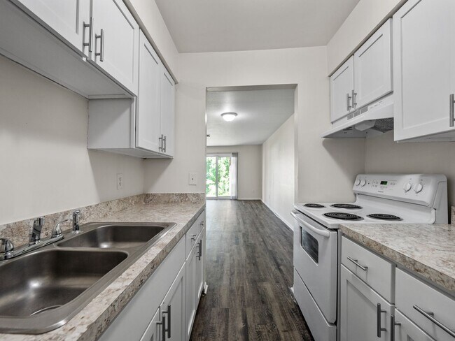 Photo - Pinehurst Apartments (Pinehurst Apartments...