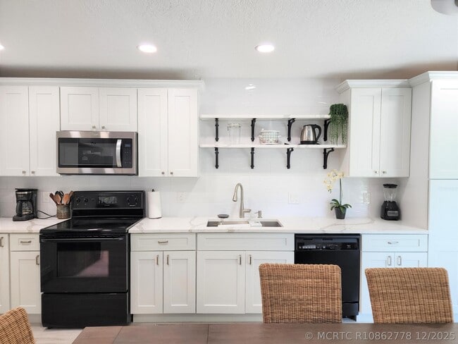 Photo - 572 SE 20th Ave Unit 3