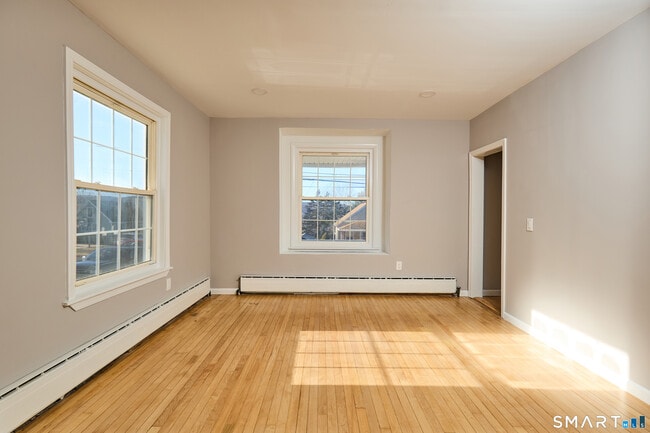 Photo - 121 Johnson St