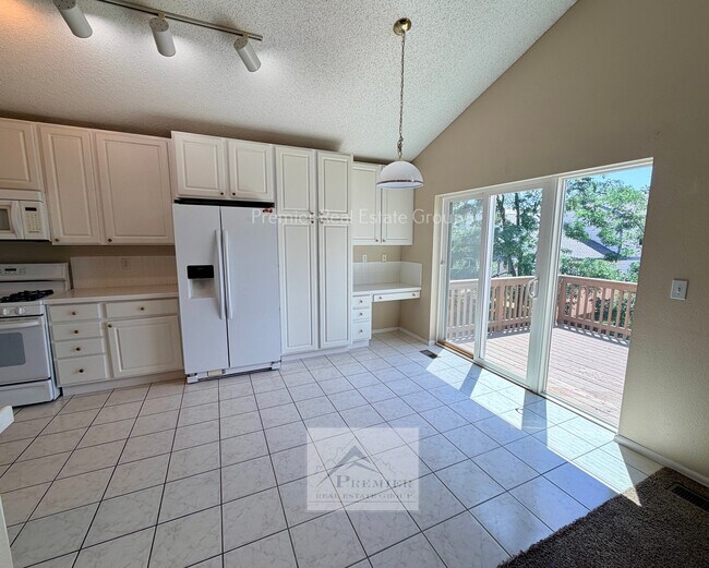 Photo - 5831 Instone Cir
