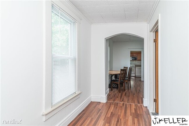 Photo - 909 Woodlawn Ave