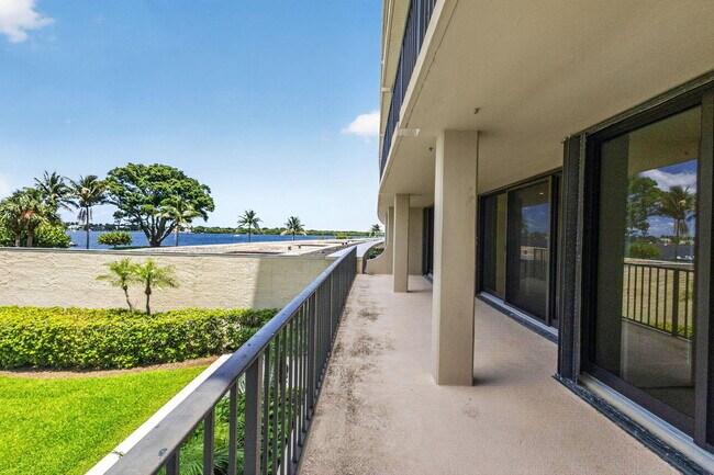 Photo - 136 Lakeshore Dr