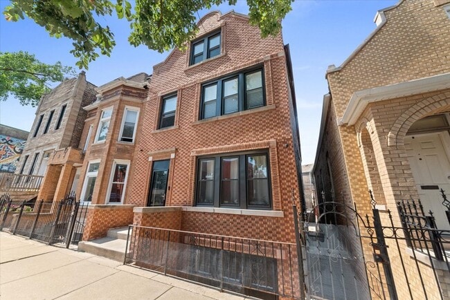 Building Photo - 2254 W Coulter St Rental