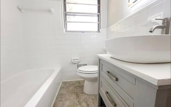 Photo - 2890 Jerome Rd