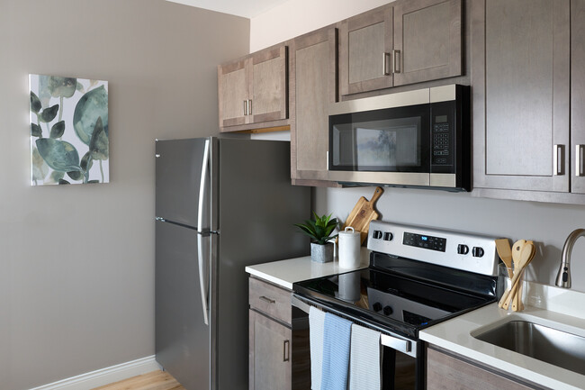 Kitchen - Brookside Downtown Apartments