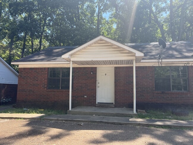 Building Photo - 270 N Main St Rental