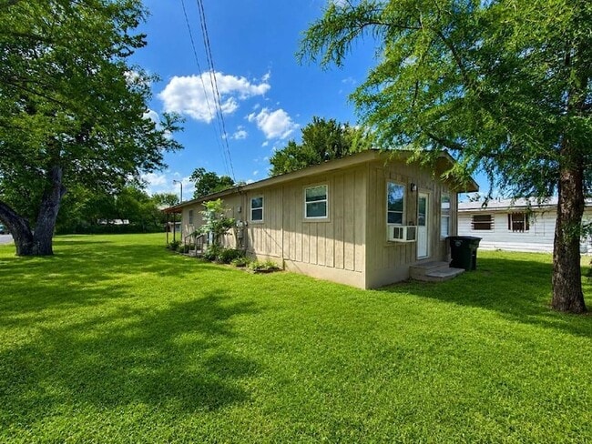 Photo - 610 Gunter St