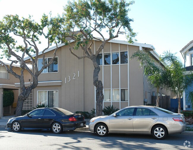 Photo - 1321-& 1323 E Balboa Blvd