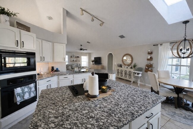 Photo - 2409 Sweetwater Blvd