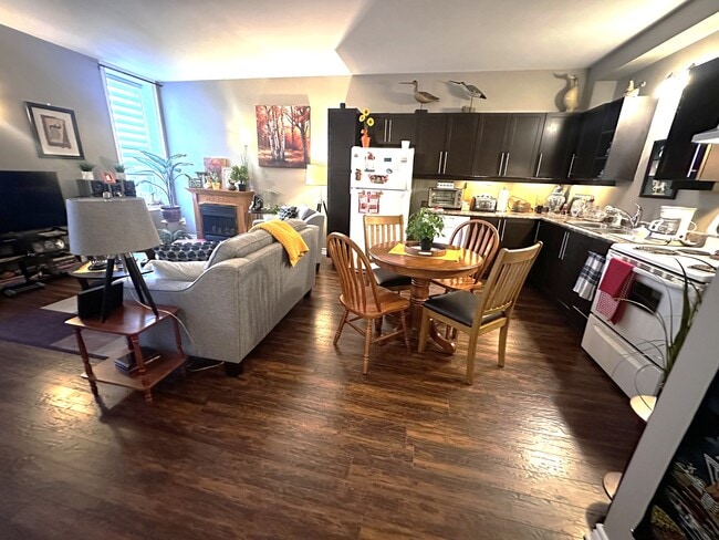 Building Photo - 43 Bridge St Unit 3B