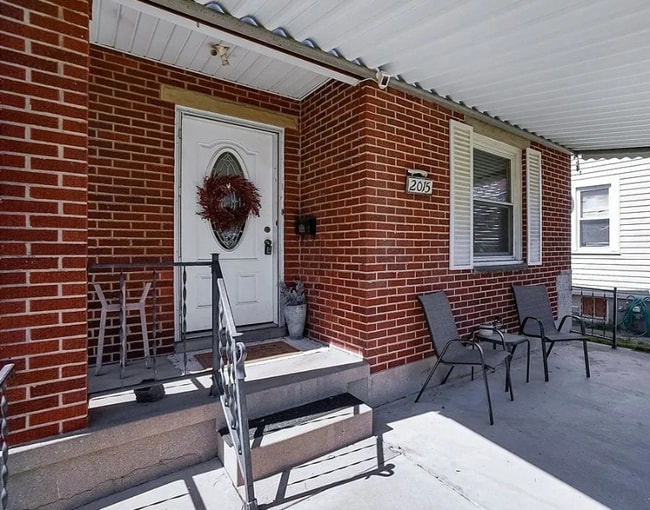 Photo - 2015 Rosemont Blvd