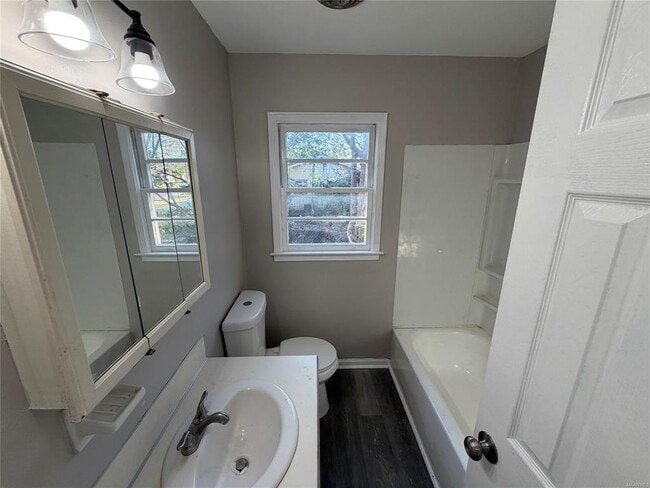 Photo - 350 Southlawn Dr