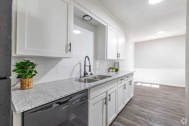 1BR, 1BA - 670SSF - Kitchen