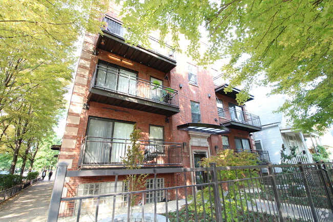 Building Photo - 2640 W George St Rental