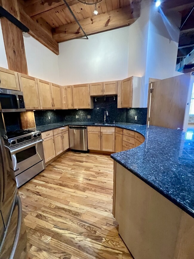 Photo - 413 N 2nd St