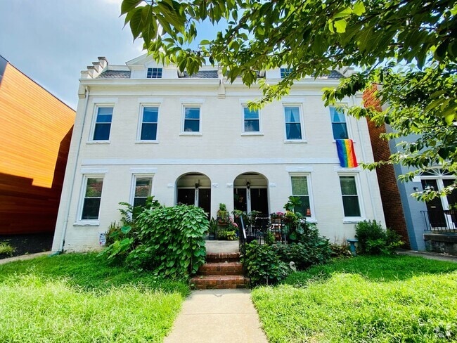 Building Photo - 2625 Floyd Ave Unit B Rental