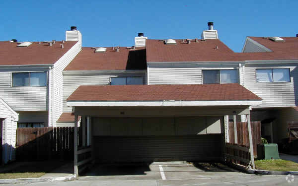 Building Photo - Golden Village Townhomes