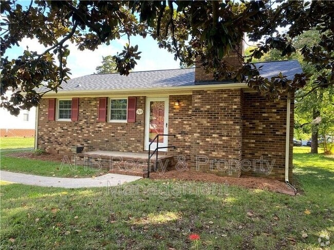 Building Photo - 709 Vanderford St Rental
