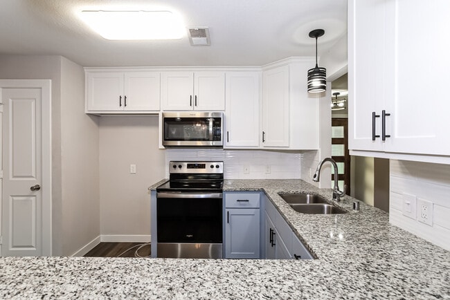 Photo - 1109 Finch Ave