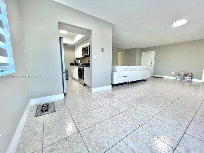 Photo - 11840 NE 19th Dr