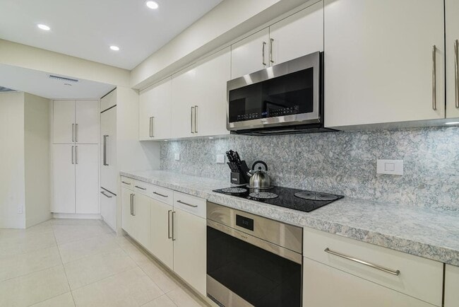 Photo - 100 SE 5th Ave Unit 305