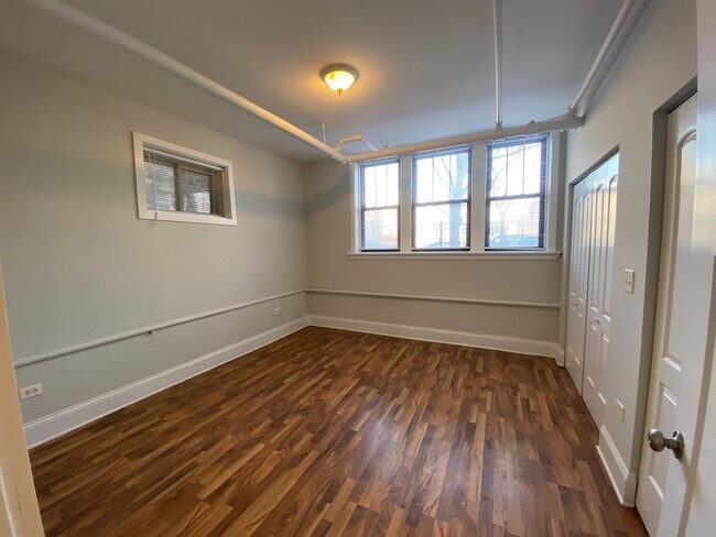 Photo - Rogers Park 1BR Garden unit - Near Red Line & Lake Unit G1