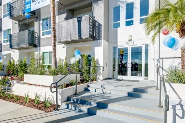 Moderno NOHO Apartments - Moderno NOHO Apartments