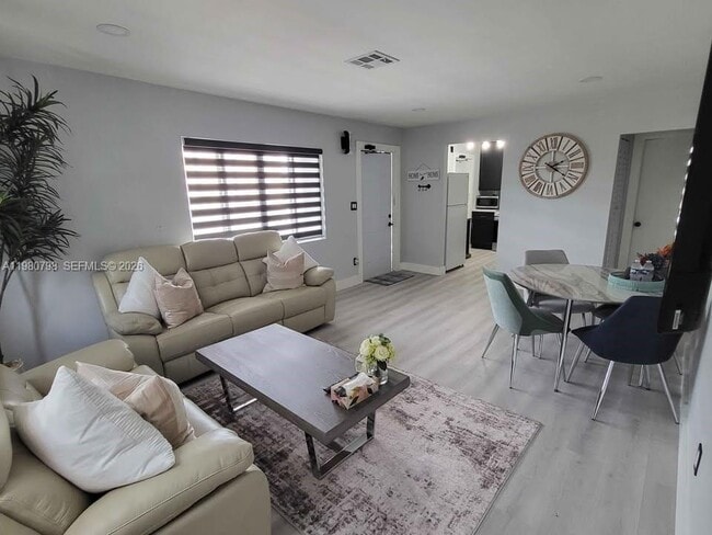 Building Photo - 4095 N Andrews Ave Unit 50