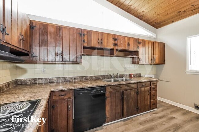 Photo - 5125 Warfield Dr