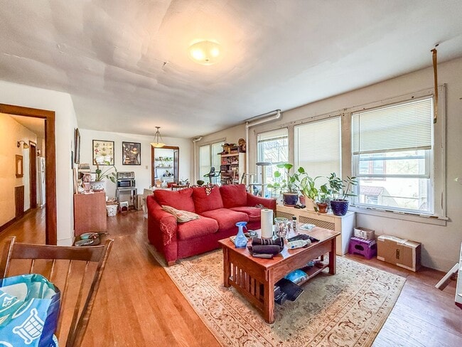 Building Photo - Charming & Convenient 2 Bedroom Near UIUC – Great Location!