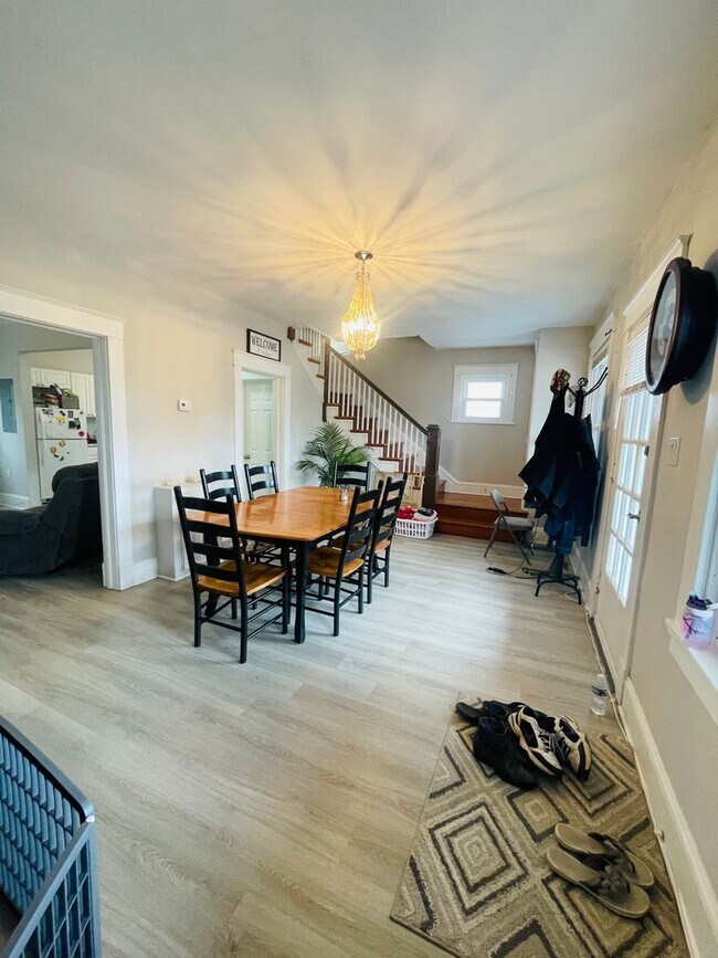 Photo - Beautifully Renovated 3bdrm/1.5bth Home Located in Richmond's North-side!