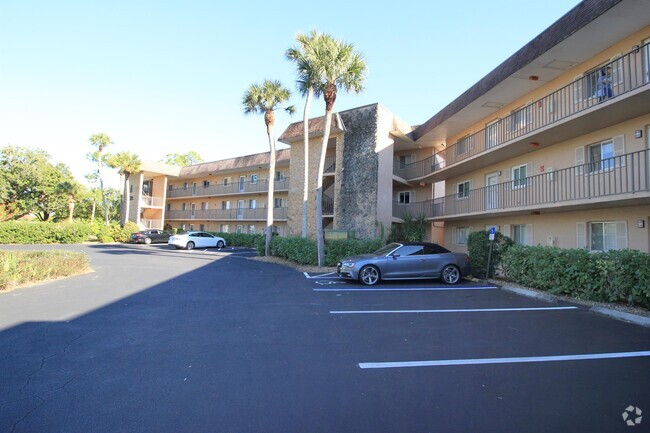 Building Photo - 5667 Rattlesnake Hammock Rd Rental
