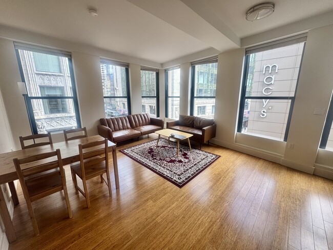 Building Photo - 12 Winter St Unit PH 1