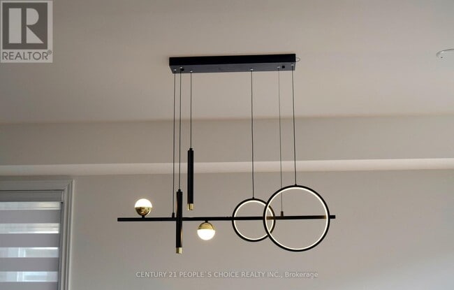 Photo - 107 Molozzi St