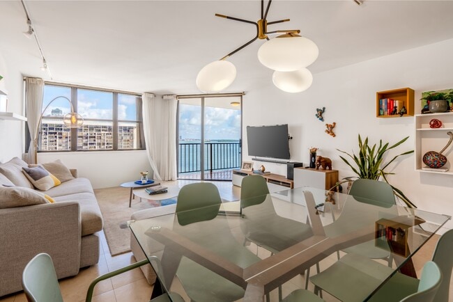 Building Photo - 1925 Brickell Ave Unit D2006