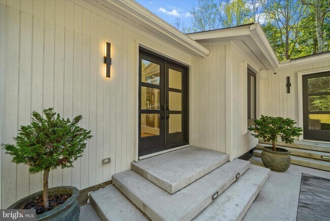 Photo - 7511 Willowbrook Rd
