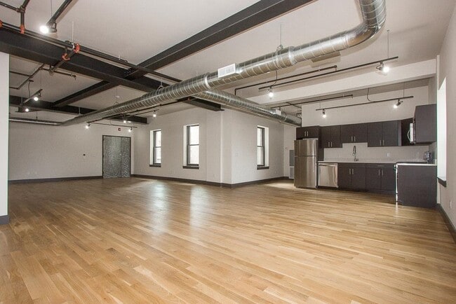 Photo - 190 Christopher Columbus Dr Unit 2-R