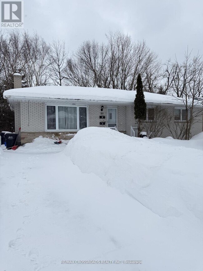 Photo - 89 Ottaway Ave